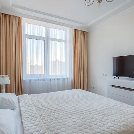 Two-room With Balcony And View דירה